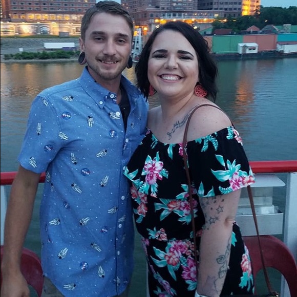 Meet your Posher, Kayla - Picture 2 of 8